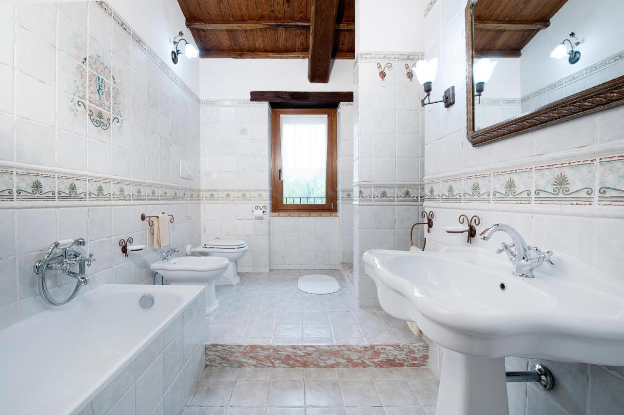 トーディ Casale Le Orme Bed & Breakfast エクステリア 写真
