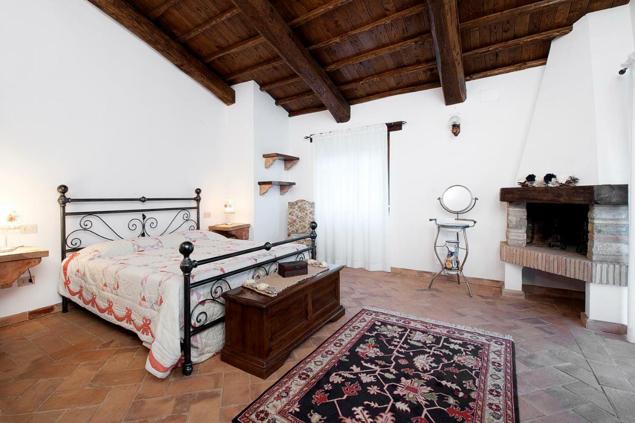 トーディ Casale Le Orme Bed & Breakfast エクステリア 写真