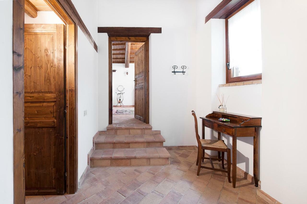 トーディ Casale Le Orme Bed & Breakfast エクステリア 写真