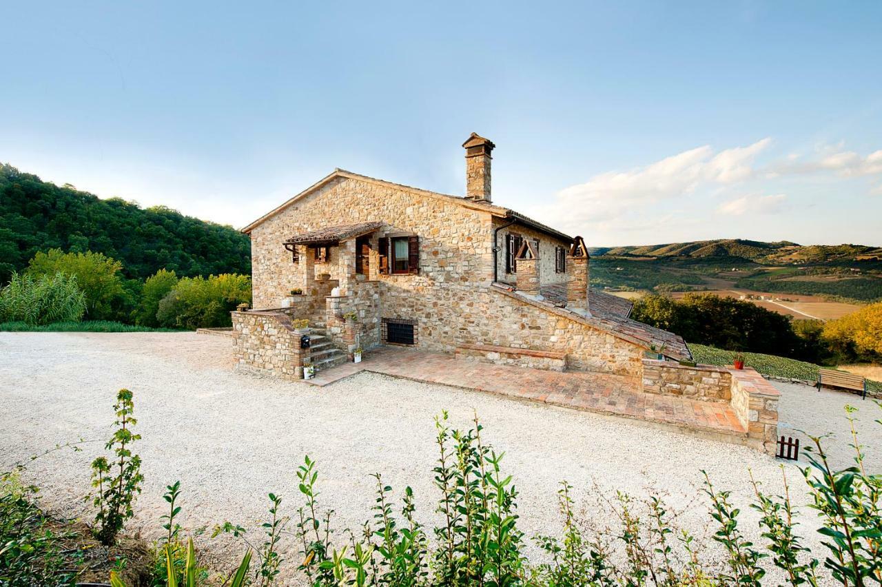 トーディ Casale Le Orme Bed & Breakfast エクステリア 写真